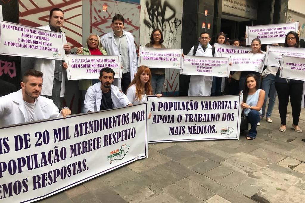 Mais Médicos protestam contra fim de contrato